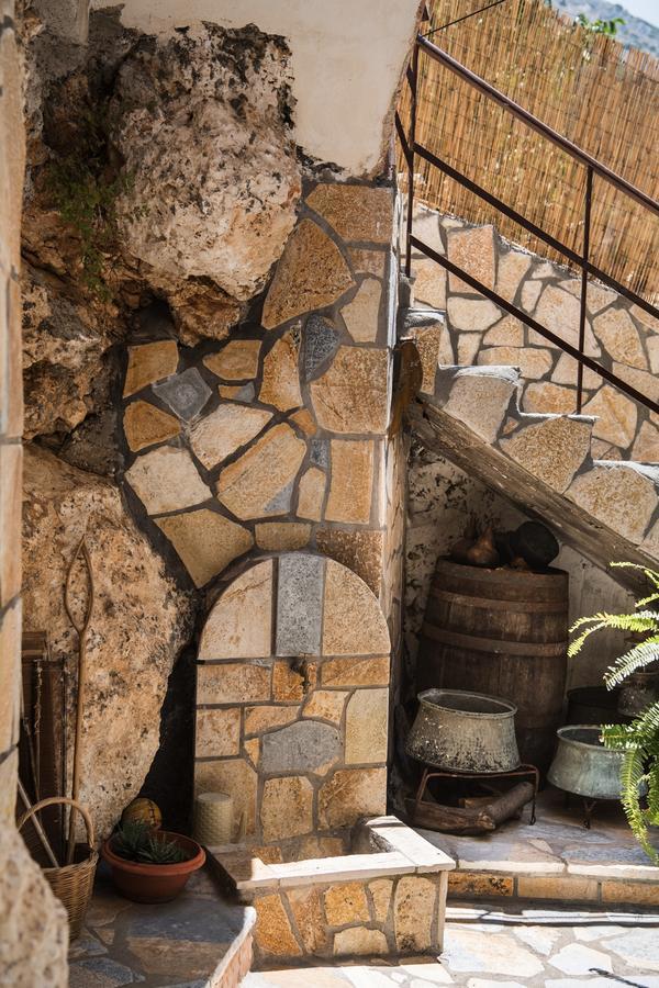 Manthiata Studios Exanthia Exterior photo